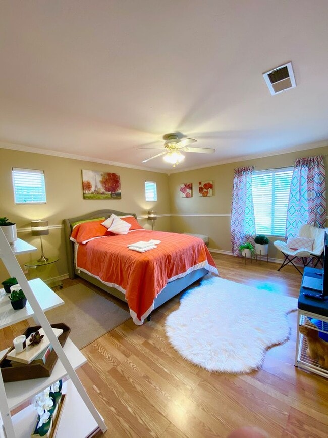 Building Photo - Best Deal in SW Bakersfield. Fully furnished home with a Pool