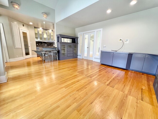 Building Photo - Pristine 3 Bedroom Craftsman House in Belm...