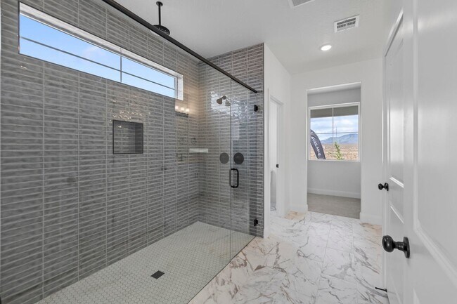 Building Photo - 646 Grn Mountain Dr