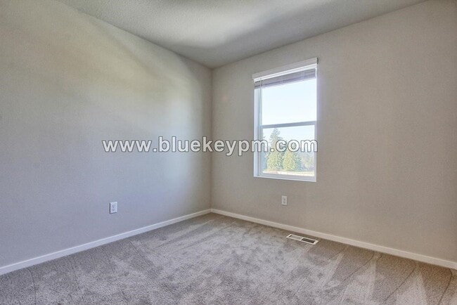 Building Photo - 4 Bed, 2.5 Baths Home in Ridgefield