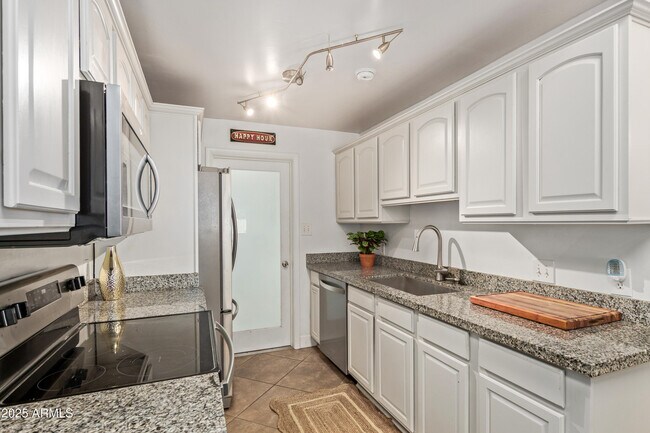 Building Photo - 3232 E Cypress St
