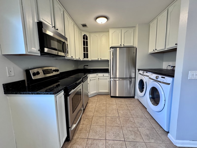 Building Photo - 2440 Glengyle Dr