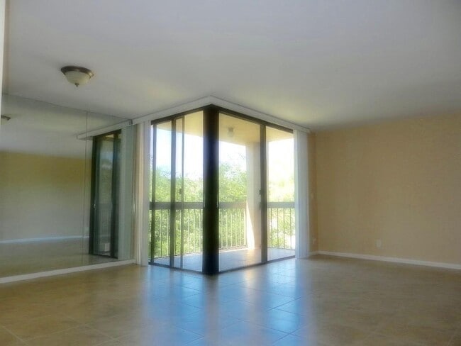 Building Photo - 2455 Lindell Blvd