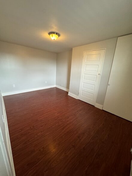 Building Photo - 464 3rd St