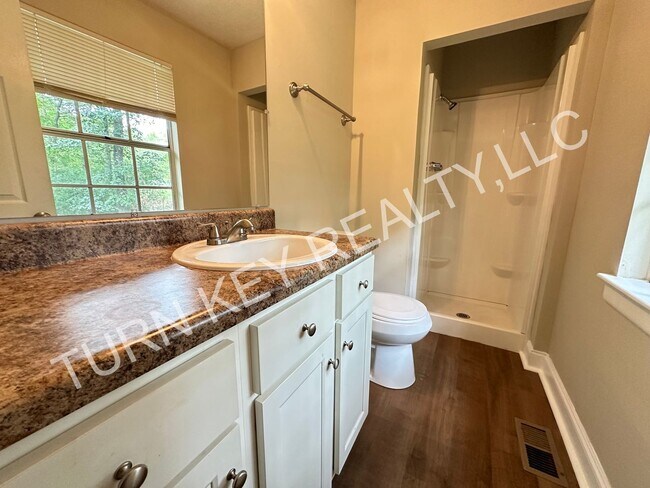 Building Photo - 1608 Azalea Dr