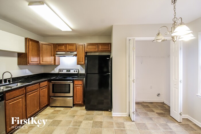 Building Photo - 5266 Ridge Forest Dr