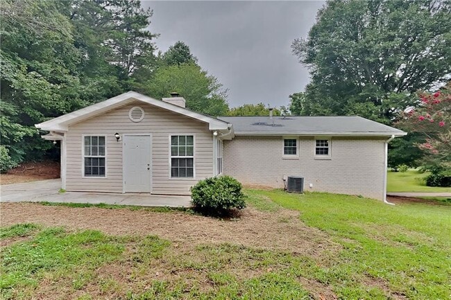 Building Photo - 605 Huckleberry Rd