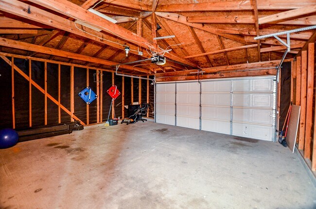 Building Photo - 13837 Purplemartin St