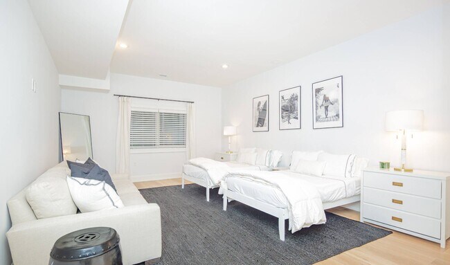 Building Photo - 72 Talmage Farm Ln