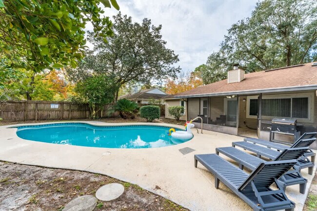 Building Photo - 10383 Chatwood Ct