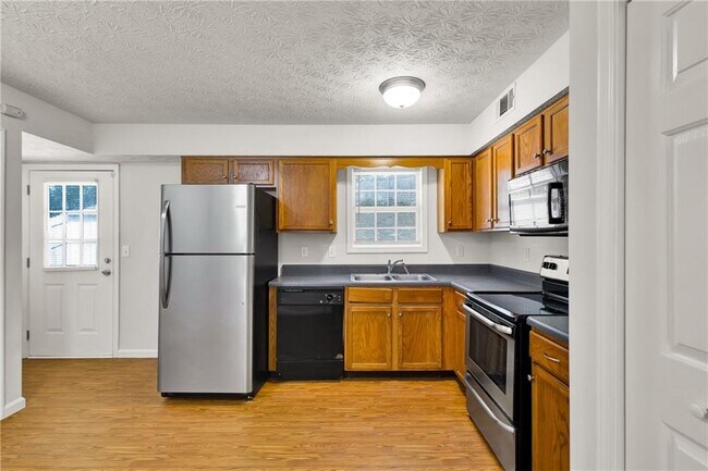 Building Photo - 119 Twin Pines Ct