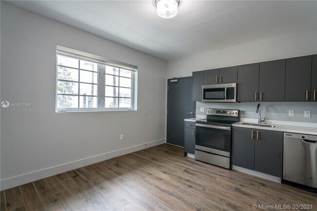 Building Photo - 1567 Meridian Ave