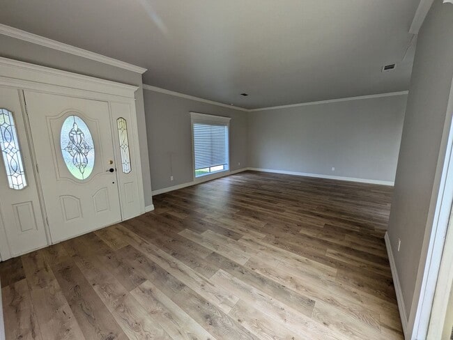 Building Photo - 5845 Woodway Dr