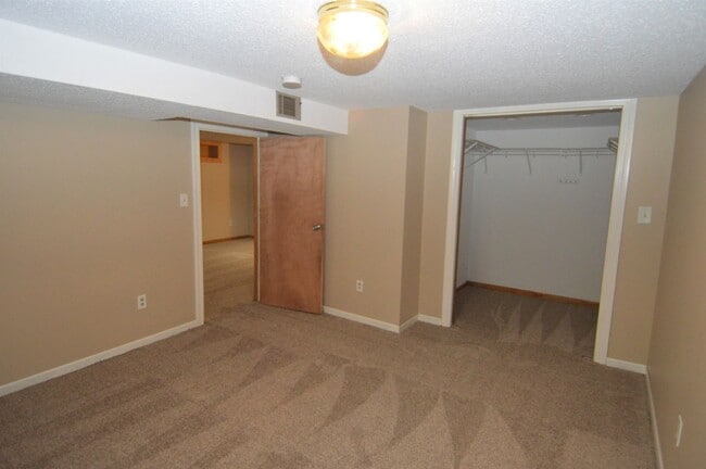 Building Photo - 5 Bedroom, 2 Bathroom House for Rent close to UND and Altru Hospital