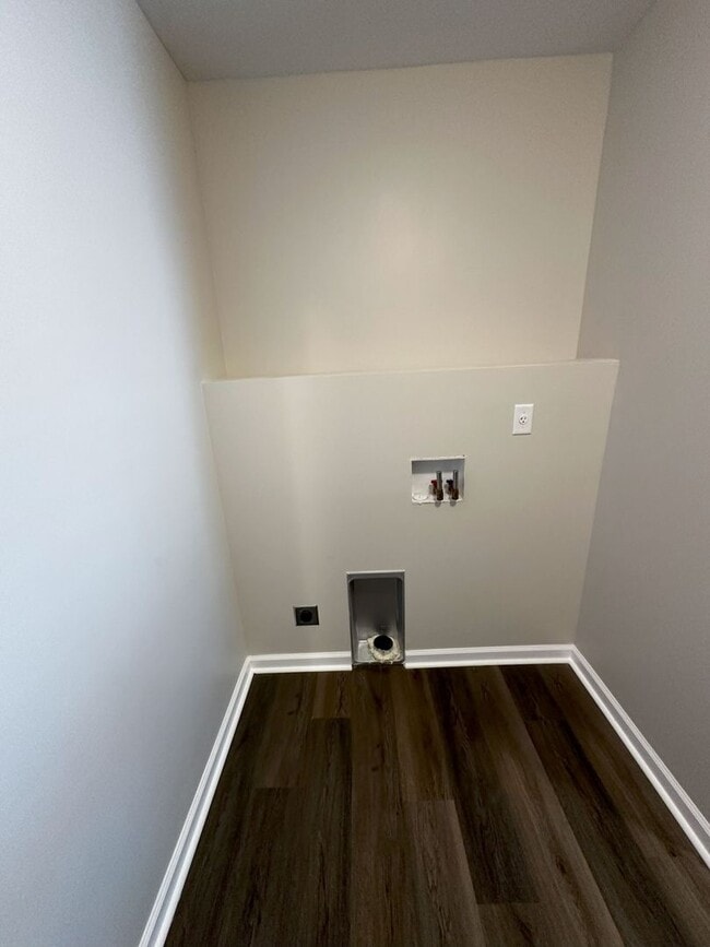Building Photo - Beautifully Remodeled 2 Bedroom / 1 Bath D...