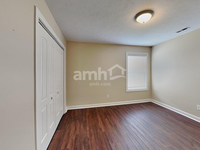Building Photo - 5915 Cabot Dr