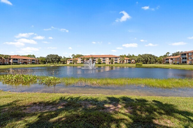 Building Photo - ANNUAL UNFURNISHED 2/2 IN NAPLES!!
