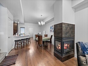 Building Photo - Beautiful 3 Bed 2.5 Bath Townhome