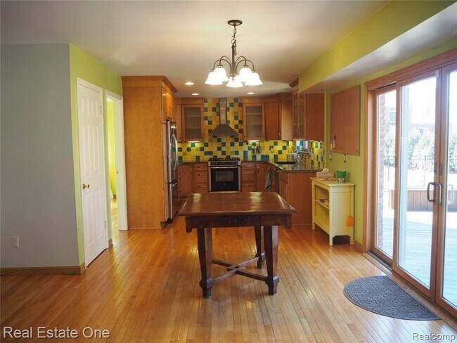 Building Photo - 5837 Folkstone Dr