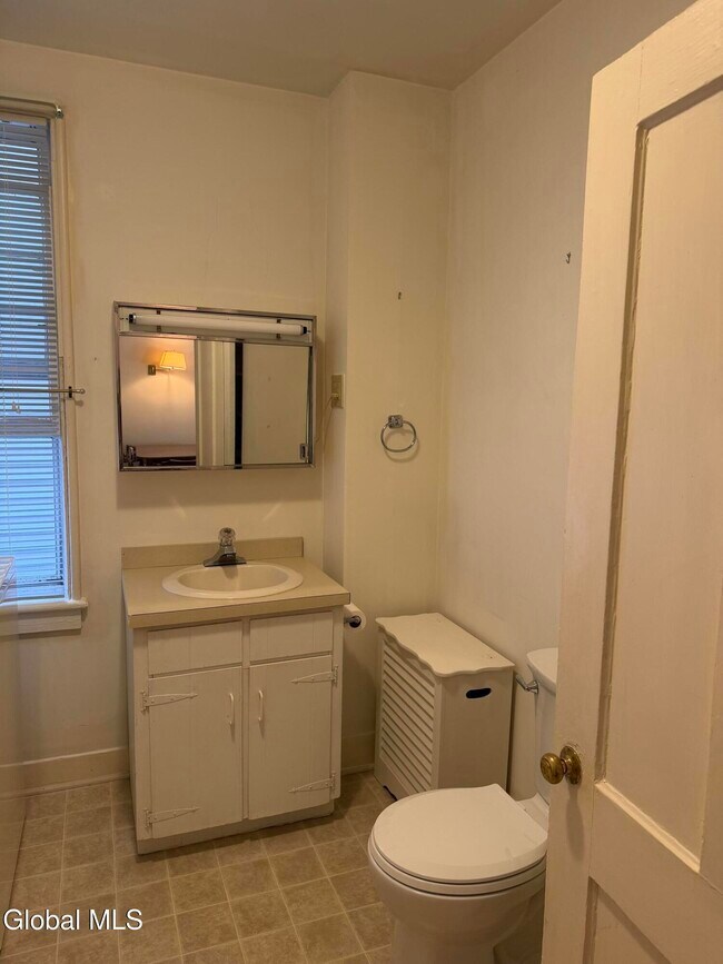 Building Photo - 25 Garner St