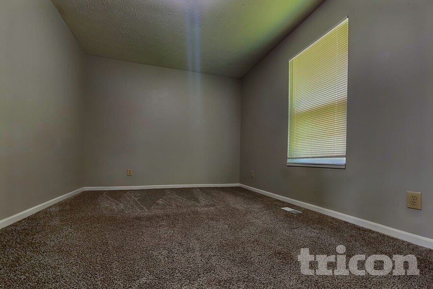 Building Photo - 1426 Auburn Dr