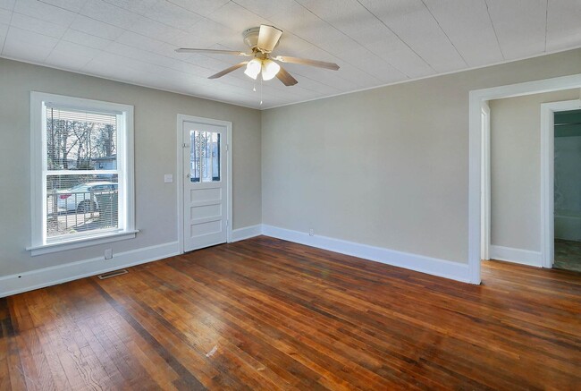 Building Photo - 2 BR 1 BA house for Rent