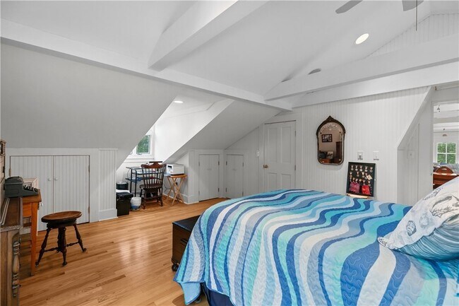 Building Photo - 718 Bellevue Ave