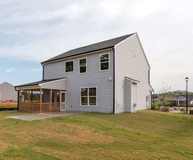 Building Photo - Available Now - Beautiful Open Floorplan 3...