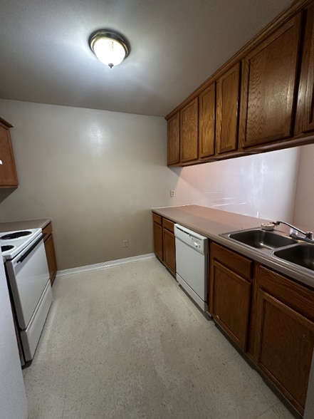 Building Photo - 6970 LA-1