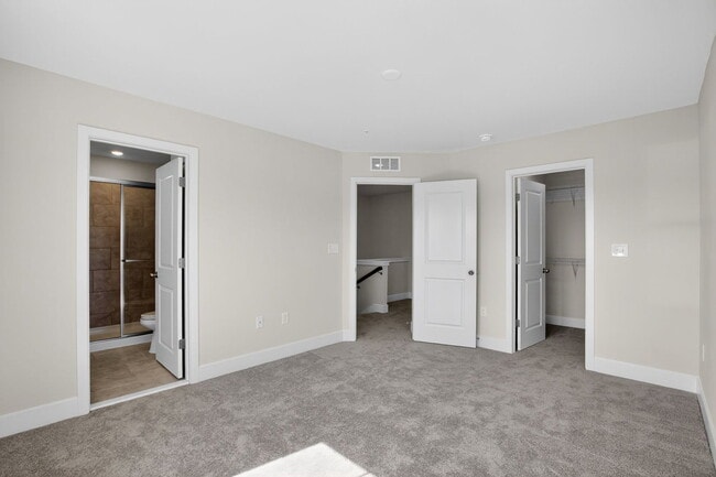 Building Photo - 5527 Aberdeen Pl