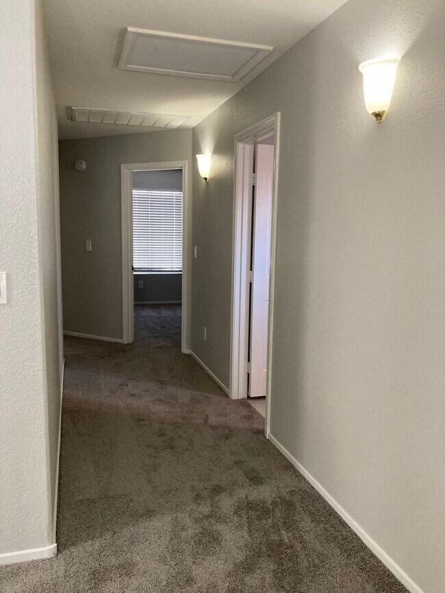 Building Photo - 10449 Niagara Falls Ln