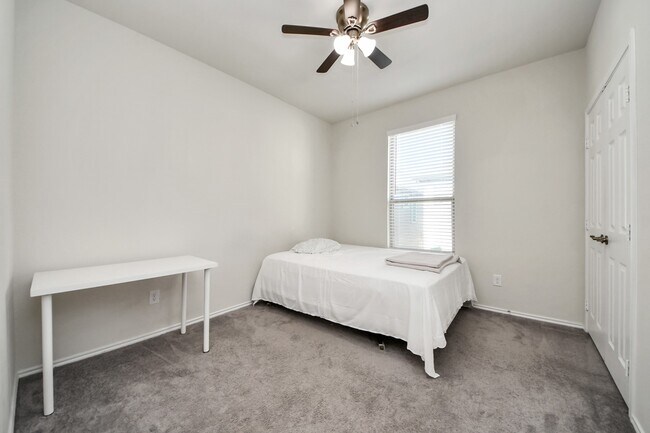 Building Photo - 3116 Dakota Falls Dr