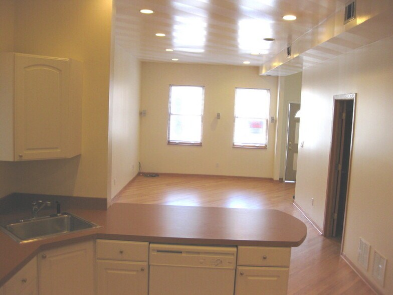 Building Photo - 3107 N Southport Ave