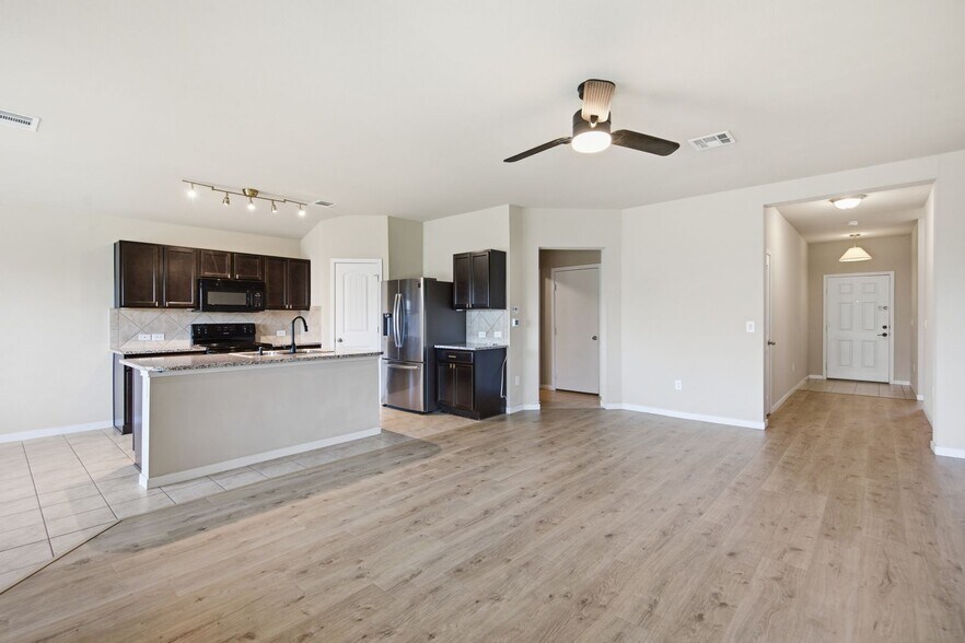 Building Photo - 5813 Roderick Dr