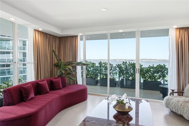 Building Photo - 2127 Brickell Ave