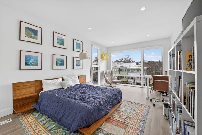 Building Photo - Renovated 3br/2ba Mt Pleasant Home w/Parking for Short Term Lease!