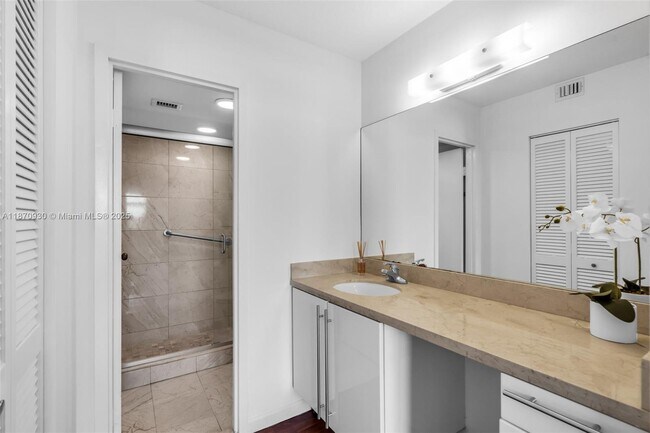 Building Photo - 2333 Brickell Ave