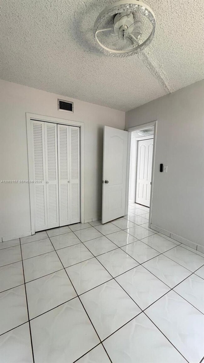 Building Photo - 120 Royal Palm Rd