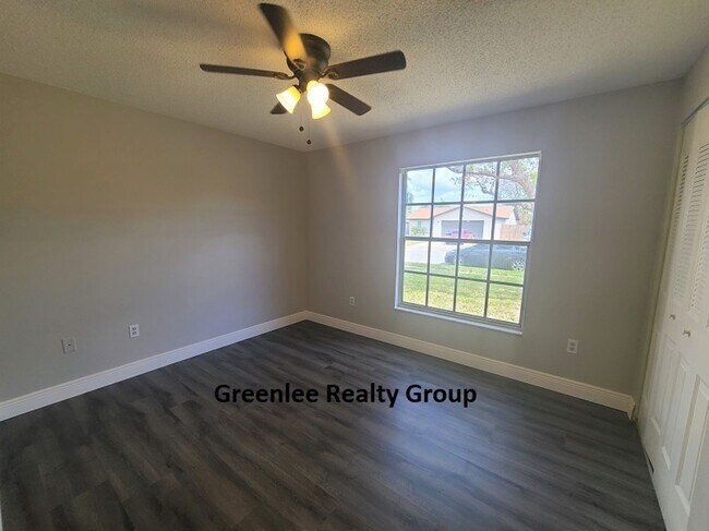 Building Photo - Updated 3 bed/2 bath home in Seven Springs...