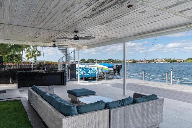 Building Photo - 1055 Stillwater Dr