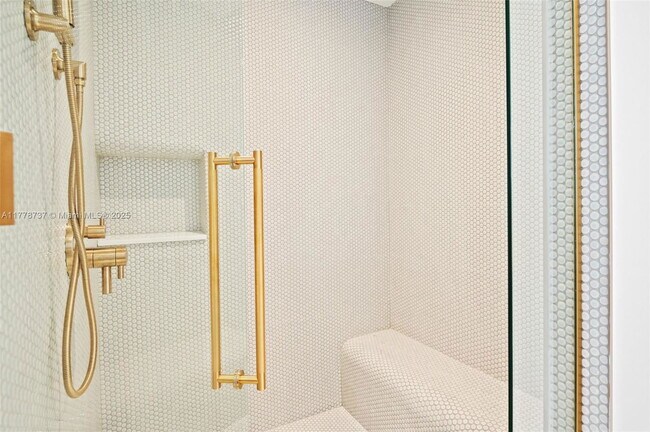 Building Photo - 2678 Tigertail Ave