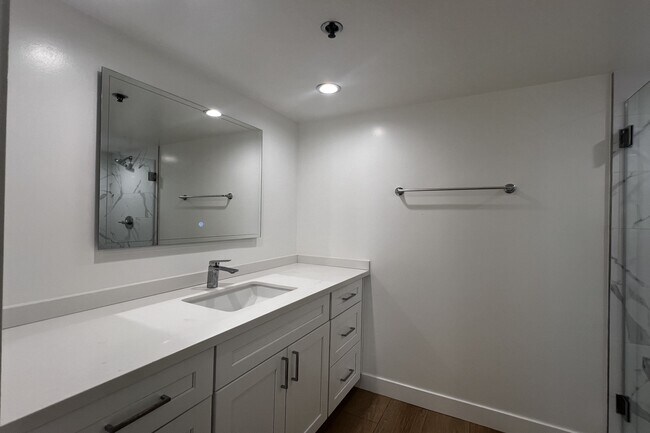 Building Photo - 10390 Wilshire Blvd