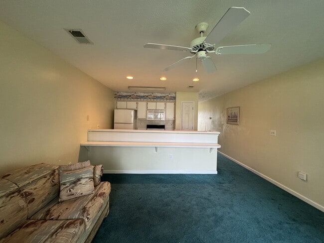 Building Photo - 556 White River Dr