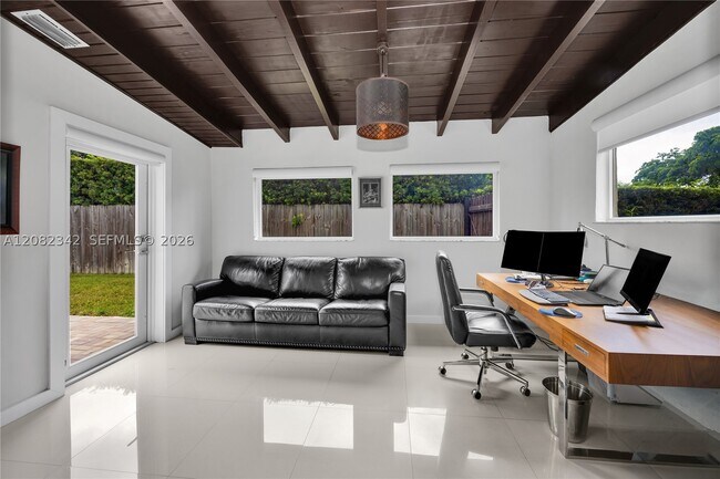 Building Photo - 6843 SW 53rd St
