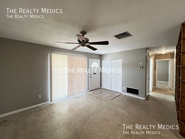Building Photo - 1525 Fort Smith Blvd