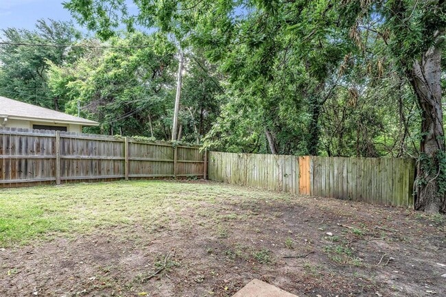Building Photo - 9611 Meadowheath Dr