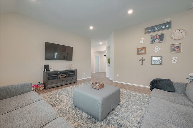 Building Photo - 506 Pecan Landing Ln