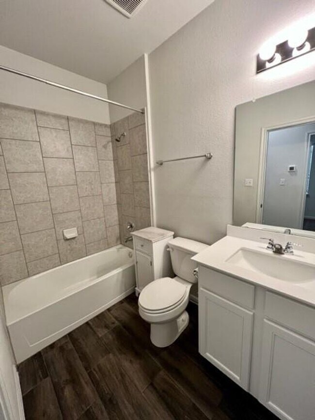 Building Photo - Beautiful Free standing Single Story Sorrento Condominium Home 3-2 with 2 car Garage / Pflugerville