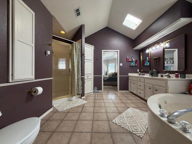 Building Photo - 1021 Kirby Ave