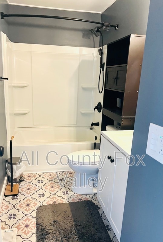 Building Photo - 1670 Chippendale Rd